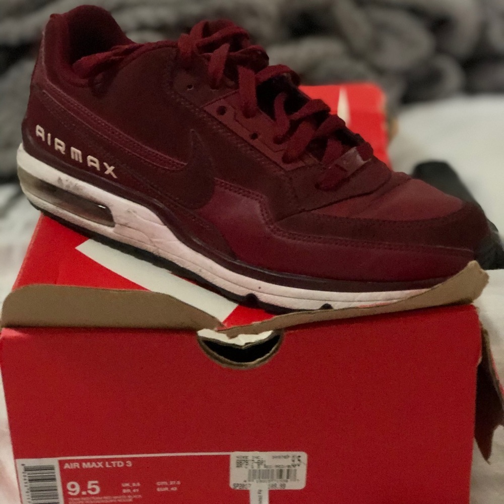 Size 9.5 air max!